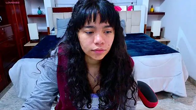 laureentt  online show from October 25, 3:06 am