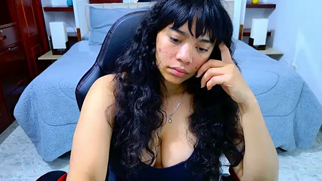 laureentt  online show from November 5, 3:09 am