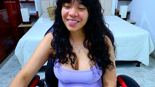 laureentt  online show from December 18, 3:11 am