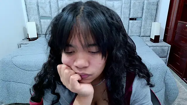 laureentt  online show from February 25, 3:18 am