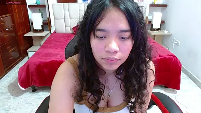 Snapshot of laureentt_ chatting on February 28, 6:32 am laureentt online show from February 28, 6:32 am