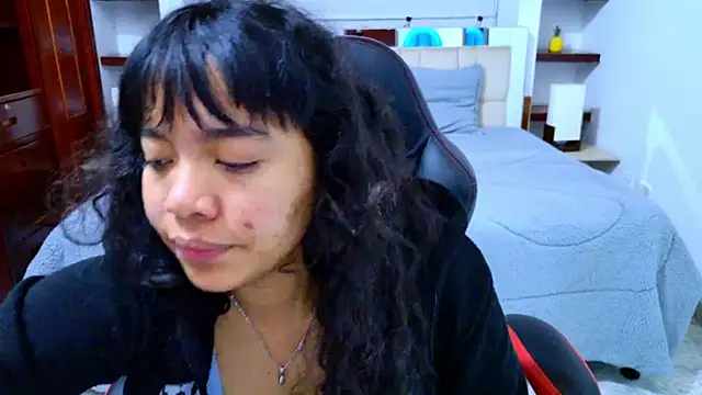 laureentt  online show from November 1, 3:24 am