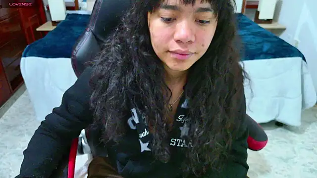 laureentt  online show from October 30, 3:05 am