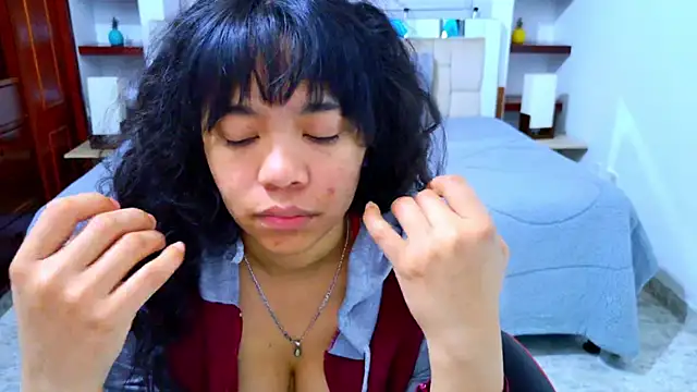 laureentt  online show from November 14, 3:10 am