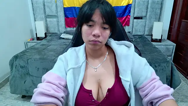 Snapshot of laureentt_ chatting on July 2, 3:23 am laureentt online show from July 2, 3:23 am