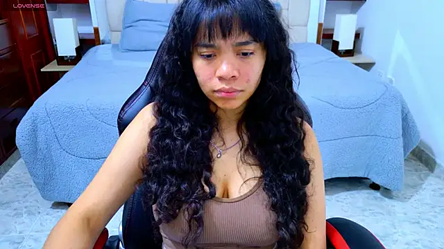 laureentt  online show from November 17, 3:10 am