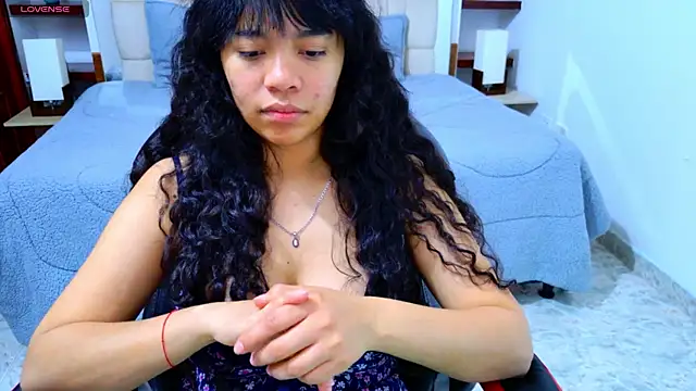 laureentt  online show from November 18, 3:10 am