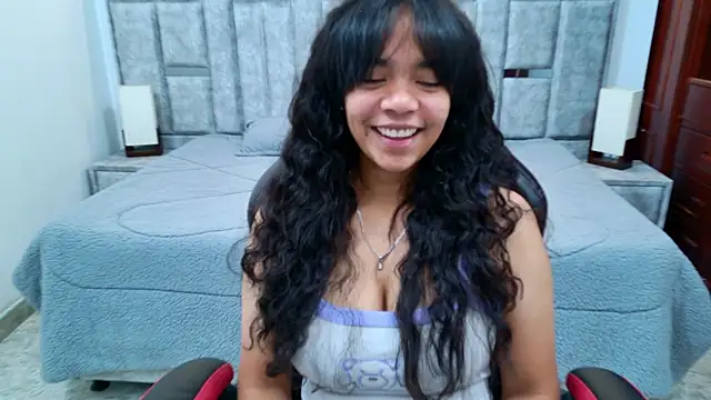 laureentt  online show from February 12, 3:17 am