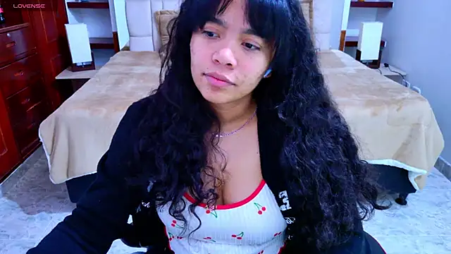 Snapshot of laureentt_ chatting on October 9, 3:07 am laureentt online show from October 9, 3:07 am
