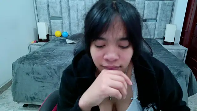 Snapshot of laureentt_ chatting on July 9, 3:07 am laureentt online show from July 9, 3:07 am