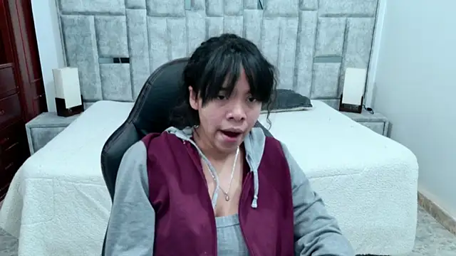 laureentt  online show from March 21, 3:30 am