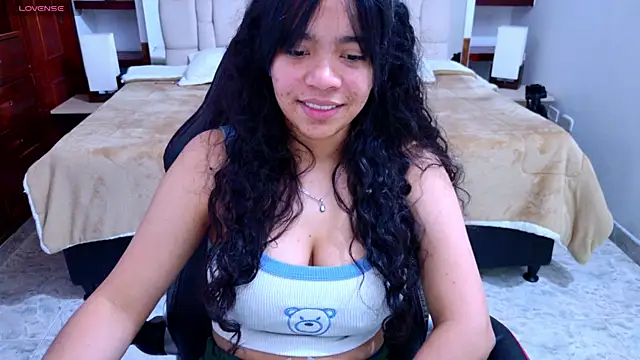 Snapshot of laureentt_ chatting on September 23, 3:13 am laureentt online show from September 23, 3:13 am