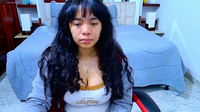 laureentt  online show from November 15, 3:10 am