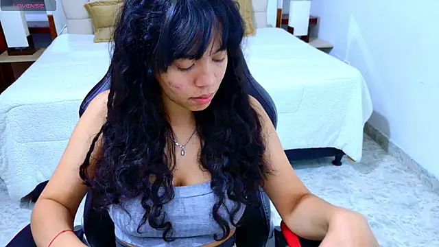 laureentt  online show from December 22, 3:06 am