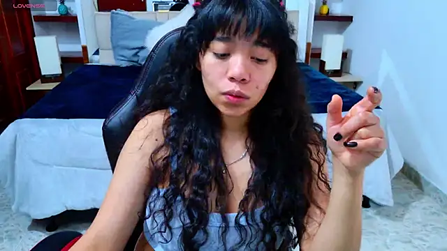 laureentt  online show from October 24, 3:05 am