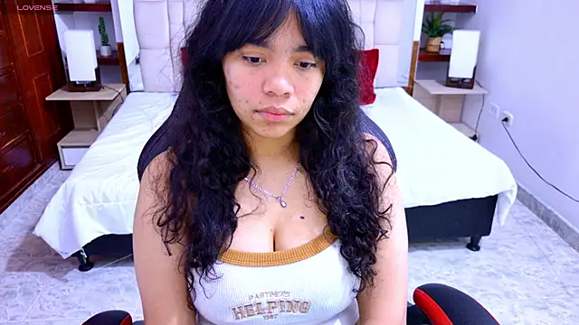 Snapshot of laureentt_ chatting on September 11, 3:17 am laureentt online show from September 11, 3:17 am