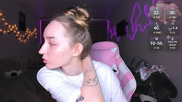 MoonDust online show from March 19, 5:46 pm