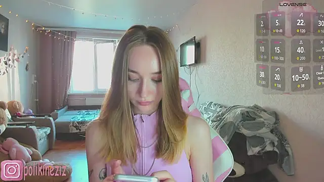 MoonDust online show from May 25, 3:33 pm