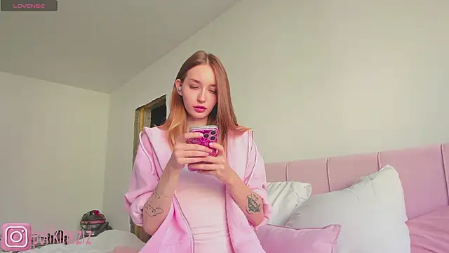 MoonDust online show from June 1, 2:06 pm