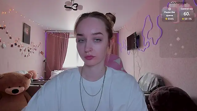 MoonDust online show from March 26, 11:19 am