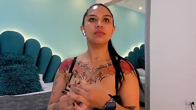 sharlott18 online show from March 4, 4:37 pm