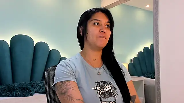 sharlott18 online show from October 23, 1:32 pm