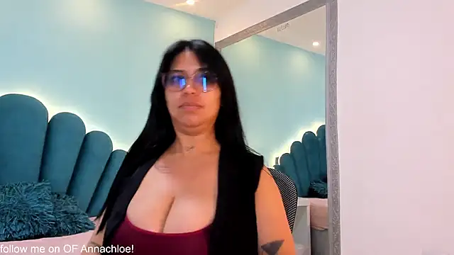 sharlott18 online show from December 17, 1:27 pm