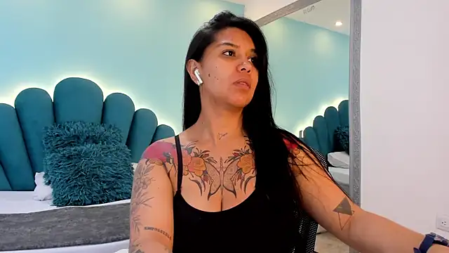 sharlott18 online show from March 3, 3:19 pm