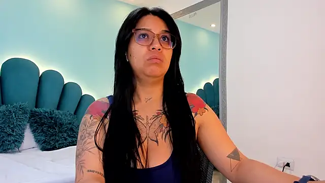 sharlott18 online show from February 22, 1:13 pm