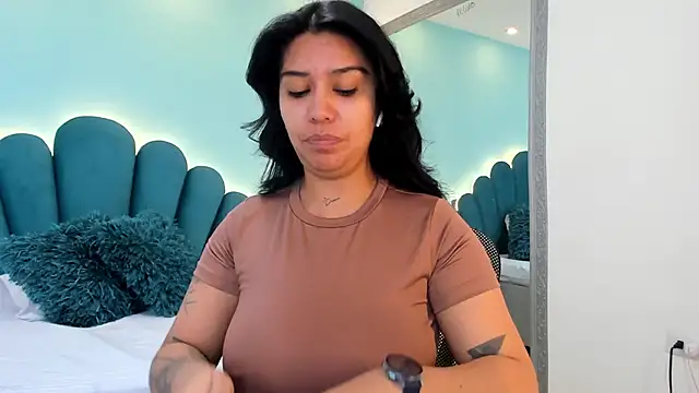 sharlott18 online show from February 14, 1:33 pm