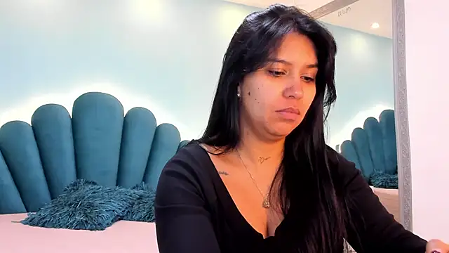 sharlott18 online show from December 3, 5:12 pm