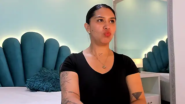 sharlott18 online show from October 22, 1:21 pm