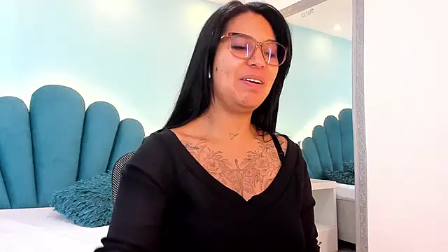 sharlott18 online show from January 17, 1:15 pm