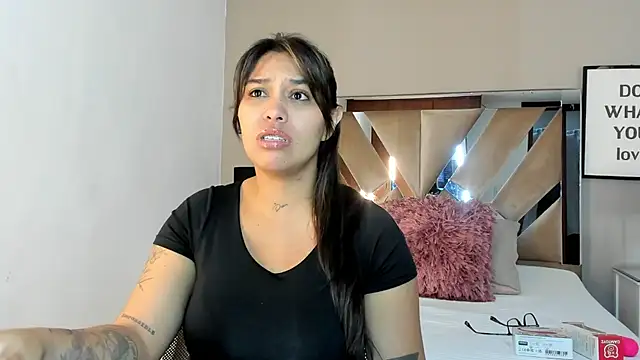 sharlott18 online show from December 25, 1:51 pm