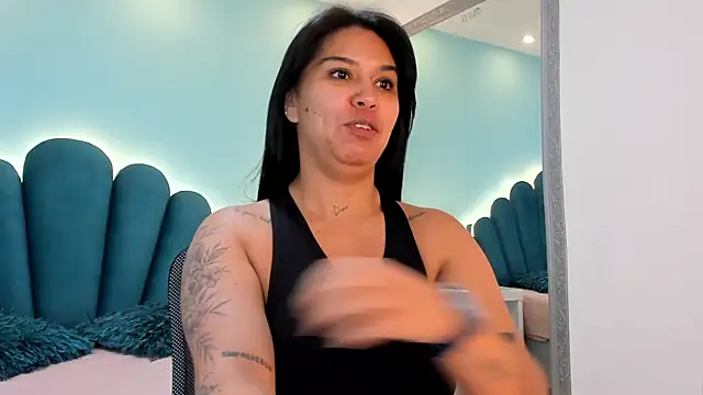 sharlott18 online show from December 19, 1:24 pm