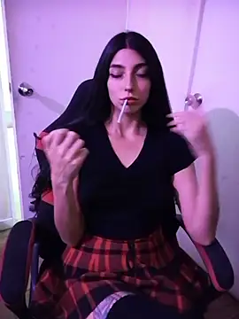 Snapshot of Felicia_smok3 chatting on December 15, 4:15 pm Felicia smok3 online show from December 15, 4:15 pm