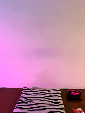 Snapshot of Felicia_smok3 chatting on November 7, 1:10 am Felicia smok3 online show from November 7, 1:10 am