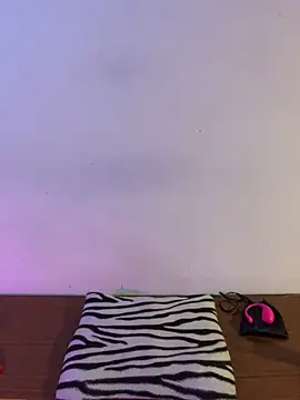 Snapshot of Felicia_smok3 chatting on December 18, 1:44 am Felicia smok3 online show from December 18, 1:44 am