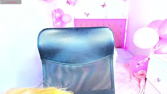 Snapshot of Celeste__sweetx chatting on June 6, 6:57 pm Celeste sweetx online show from June 6, 6:57 pm