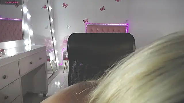 Snapshot of Celeste__sweetx chatting on November 27, 1:06 am Celeste sweetx online show from November 27, 1:06 am