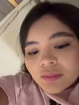 IsabellaAllen online show from December 4, 1:15 am