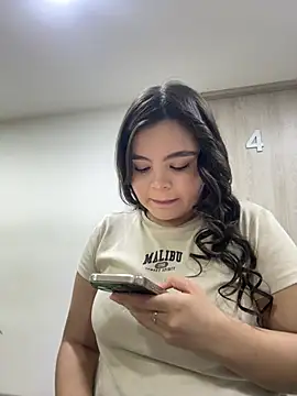 IsabellaAllen online show from April 10, 12:06 am