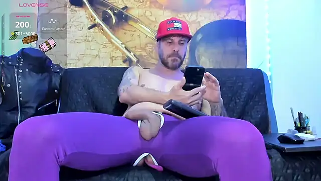 Snapshot of johny_bluexxx chatting on September 20, 5:29 pm johny bluexxx online show from September 20, 5:29 pm