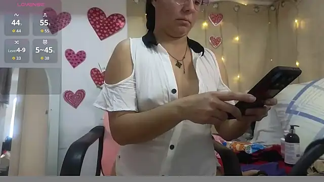 lovely trix online show from March 3, 2:02 pm