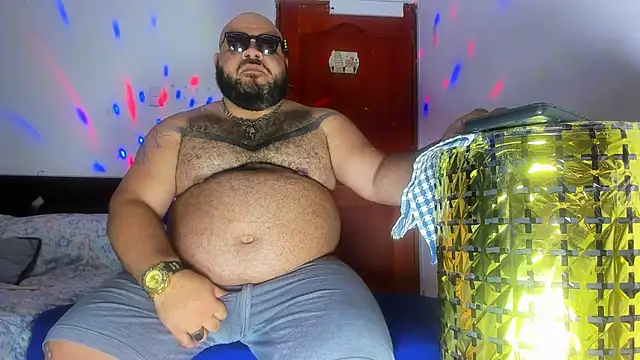 Latino bigcock online show from March 3, 11:56 pm