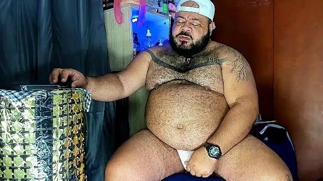Snapshot of Latino_bigcock chatting on July 15, 5:31 pm Latino bigcock online show from July 15, 5:31 pm