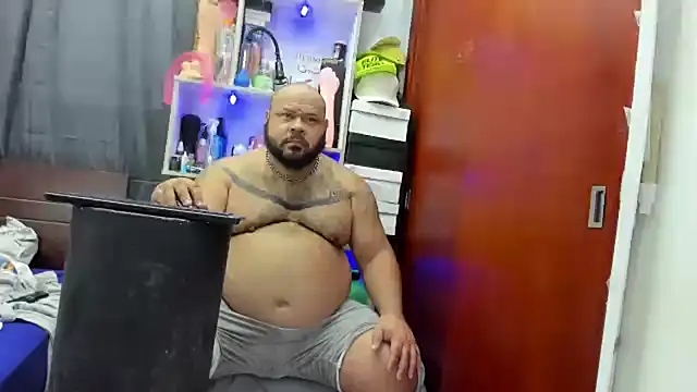 Snapshot of Latino_bigcock chatting on February 22, 1:33 am Latino bigcock online show from February 22, 1:33 am
