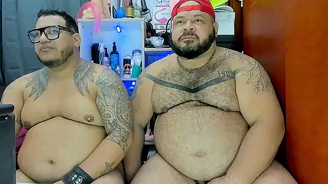 Snapshot of Latino_bigcock chatting on February 25, 1:52 am Latino bigcock online show from February 25, 1:52 am