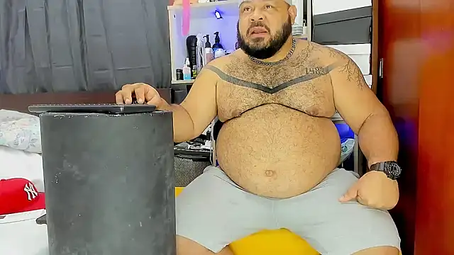 Snapshot of Latino_bigcock chatting on March 21, 2:28 am Latino bigcock online show from March 21, 2:28 am
