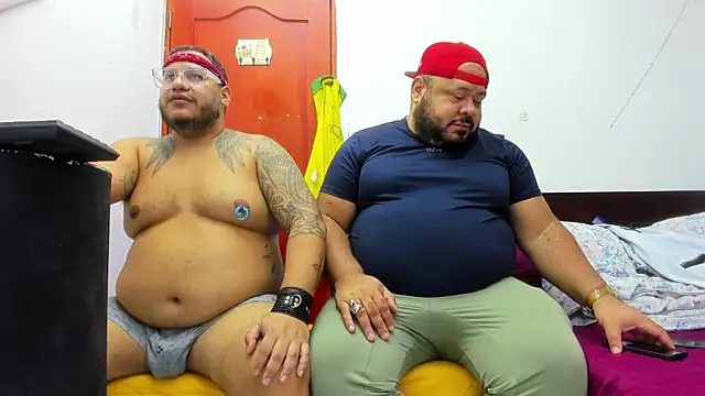 Snapshot of Latino_bigcock chatting on October 10, 10:54 pm Latino bigcock online show from October 10, 10:54 pm